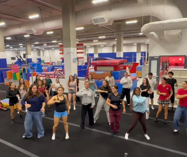 Du côté récréatif découvrez notre nouvelle danse de fin de cours pour la session d’automne! 💃🤸‍♀️✨

Si vous voulez la pratiquer à la maison avec vos petits gymnastes! 🩷
🎶 Try everything, par Shakira

#Gymnix #SessionAutomne #PetitsGymnastes #DanseALaMaison #TryEverything